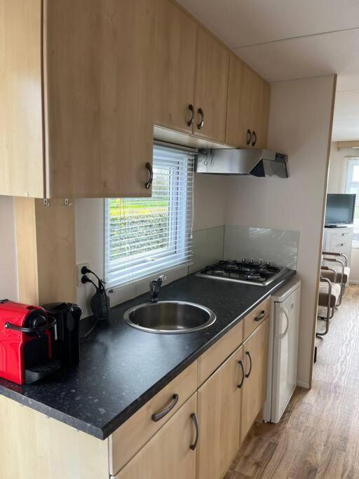 Chalet + Tiny House Nabij Strand Petten Bagian luar foto