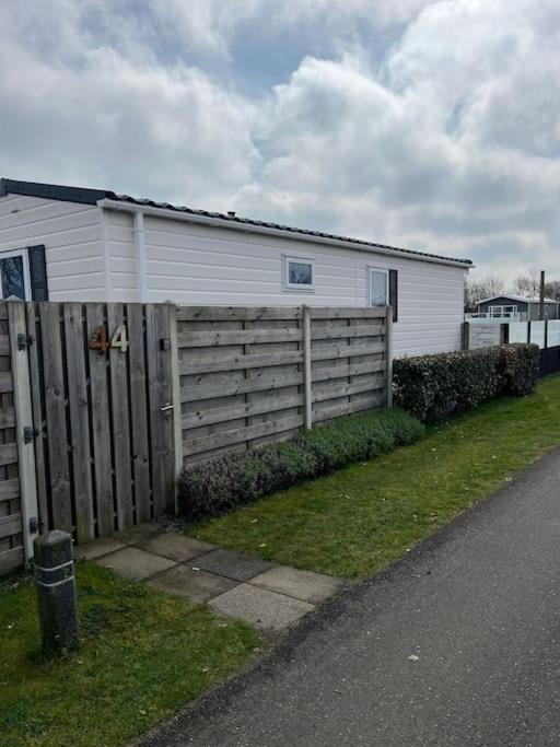 Chalet + Tiny House Nabij Strand Petten Bagian luar foto