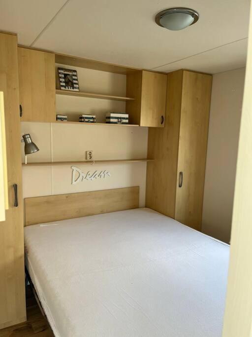 Chalet + Tiny House Nabij Strand Petten Bagian luar foto