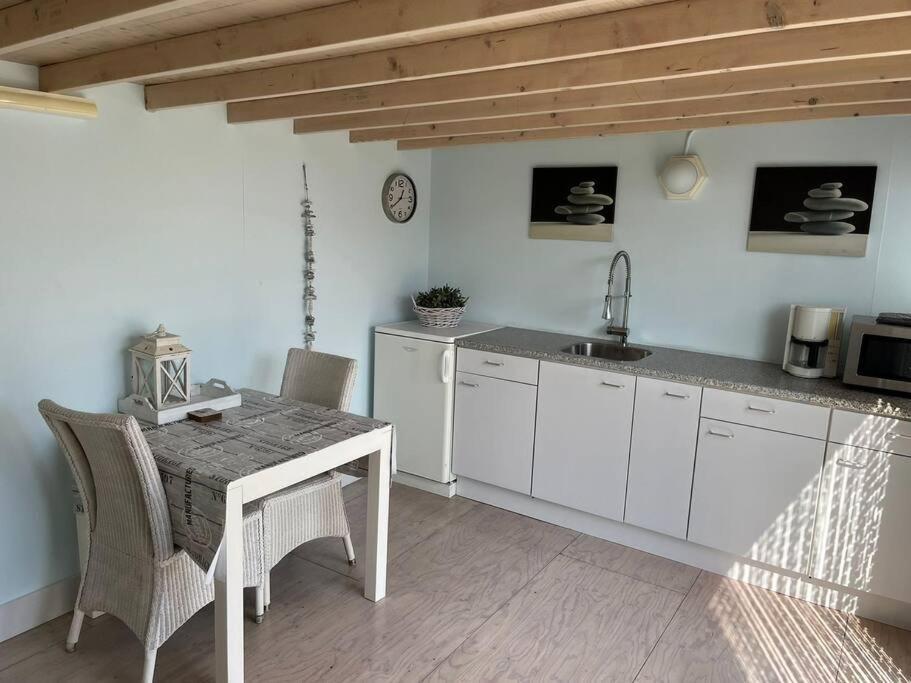 Chalet + Tiny House Nabij Strand Petten Bagian luar foto